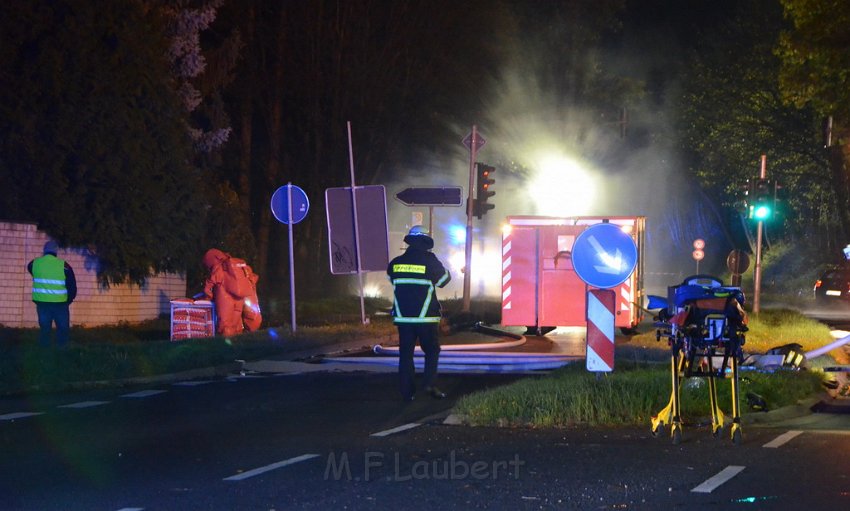 VU Tanklastzug umgestuerzt Huerth Industriestr P054.JPG